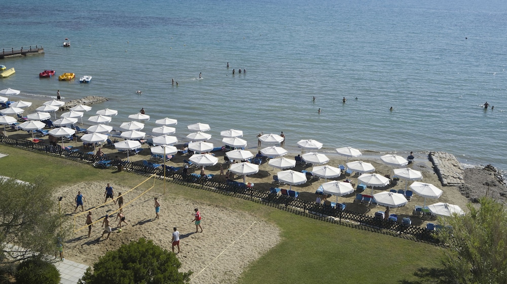 Roda Beach Resort & Spa 46/49