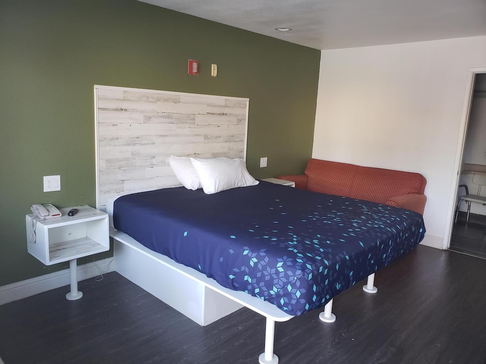 University Inn Fresno 29/48