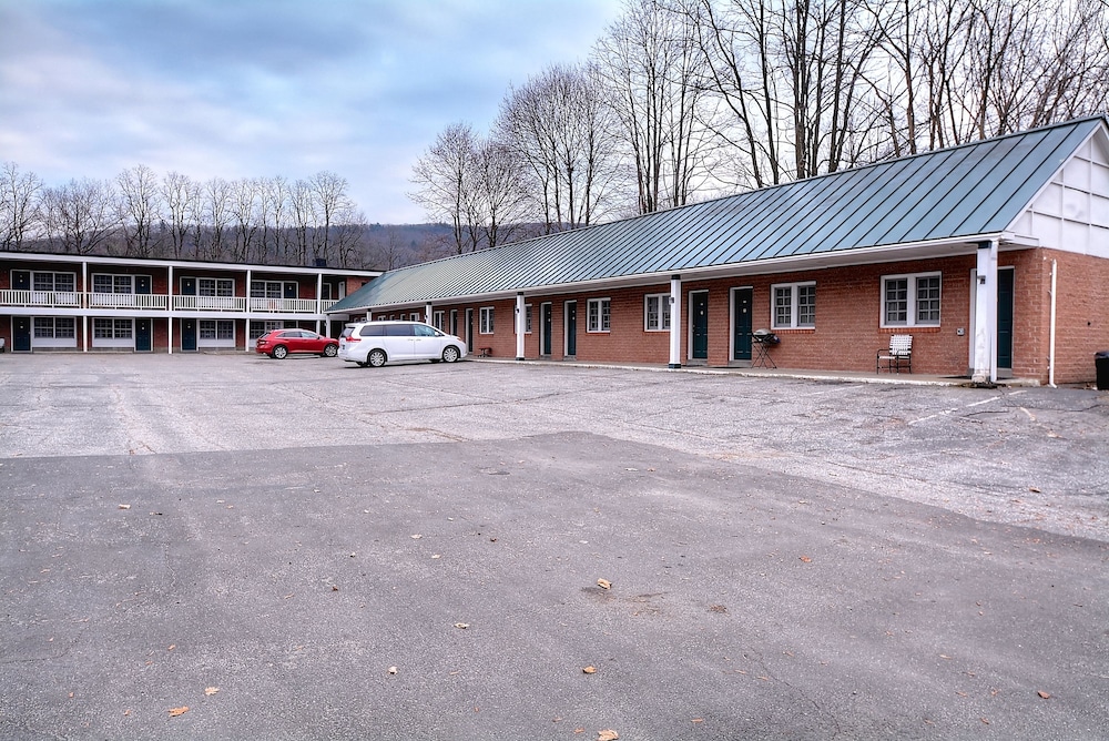 Colonial Motel And Spa 52/60