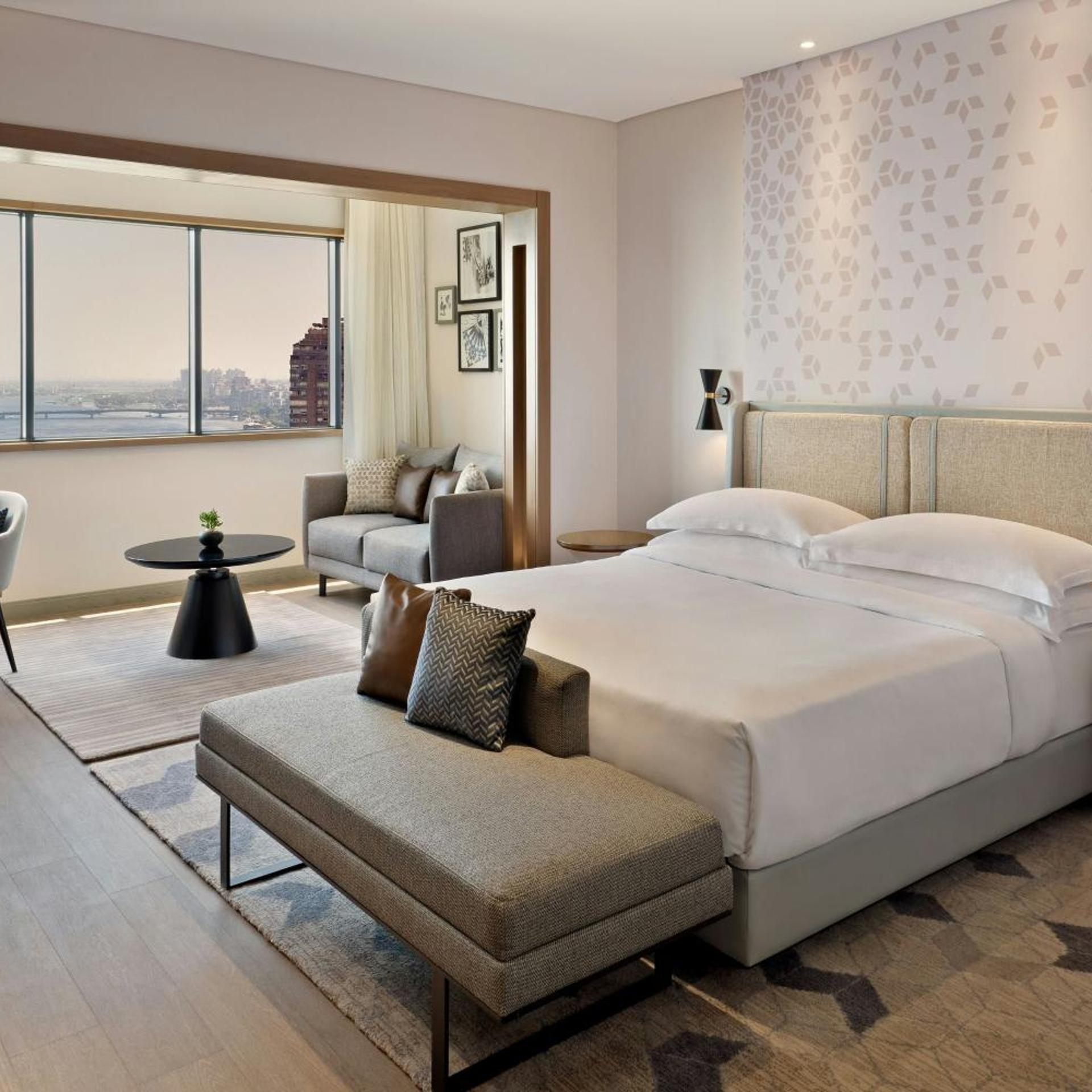 2 Bedrooms, Sky, Suite, 1 King and 2 Double Beds, River View