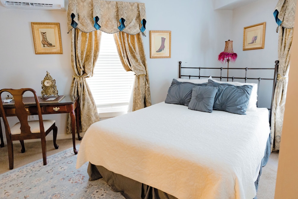 VICTORIAN, SUITE