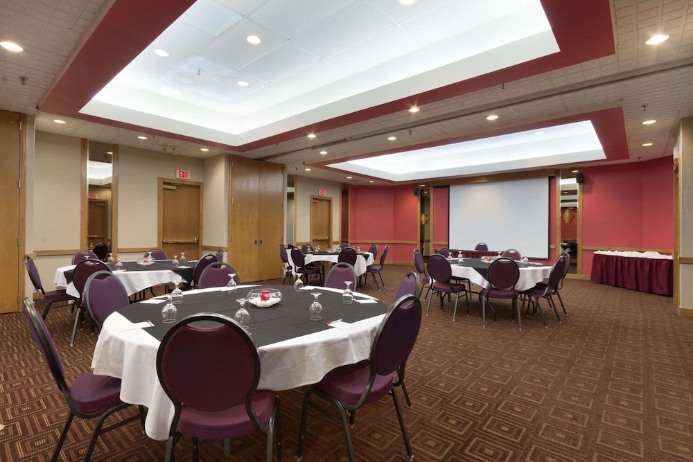 Ramada By Wyndham Raleigh 27/30