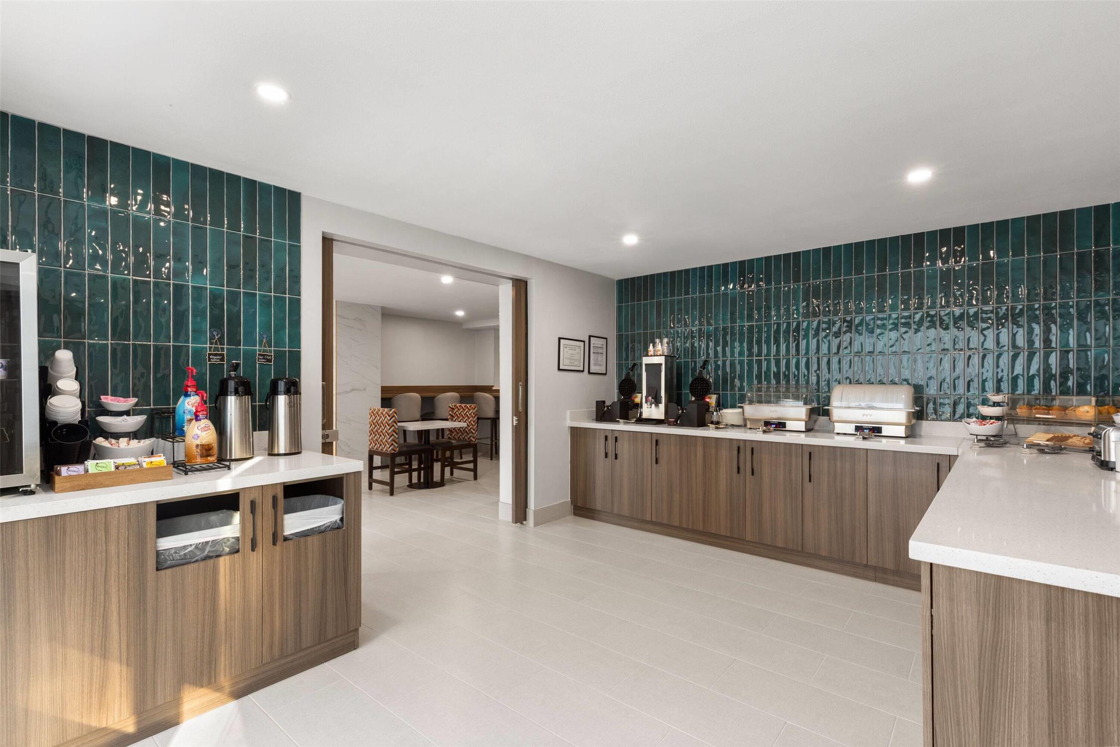 La Quinta Inn & Suites by Wyndham Atlanta Roswell 10/47