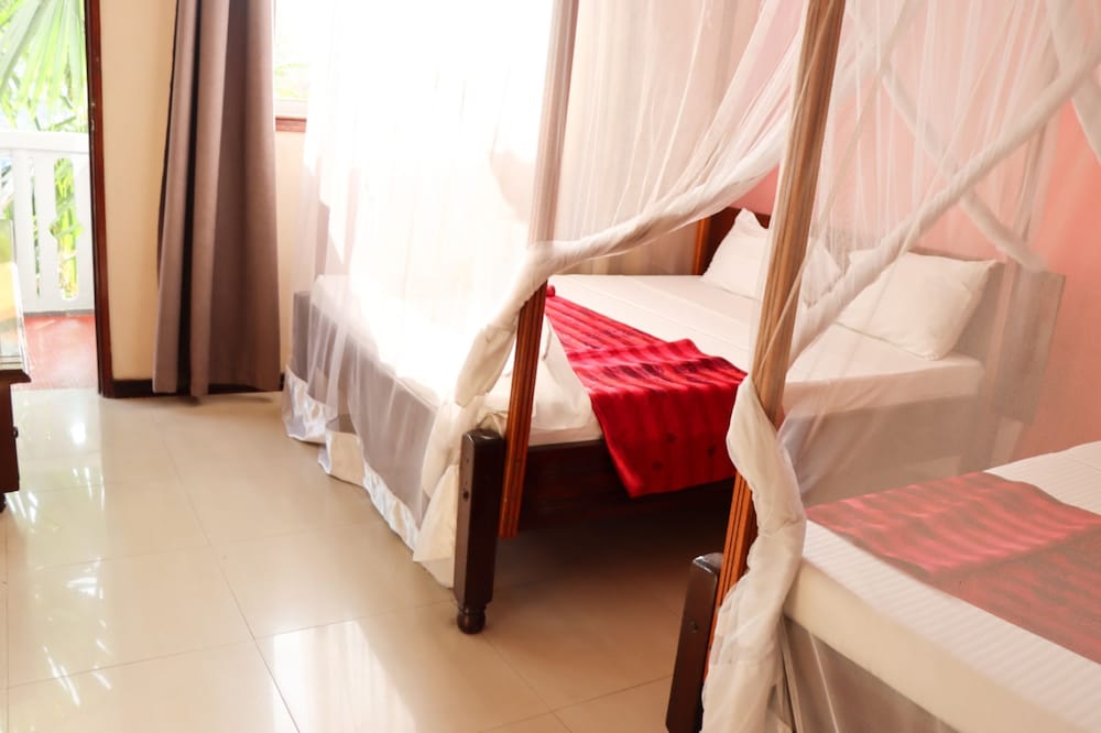 Darajani Hotel Ltd 18/50
