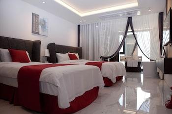Basement, Deluxe, Twin Beds