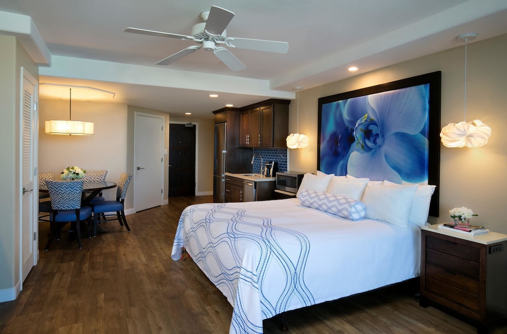 Standard, King Bed, with View, Palm Tower, High Floor, Accessible