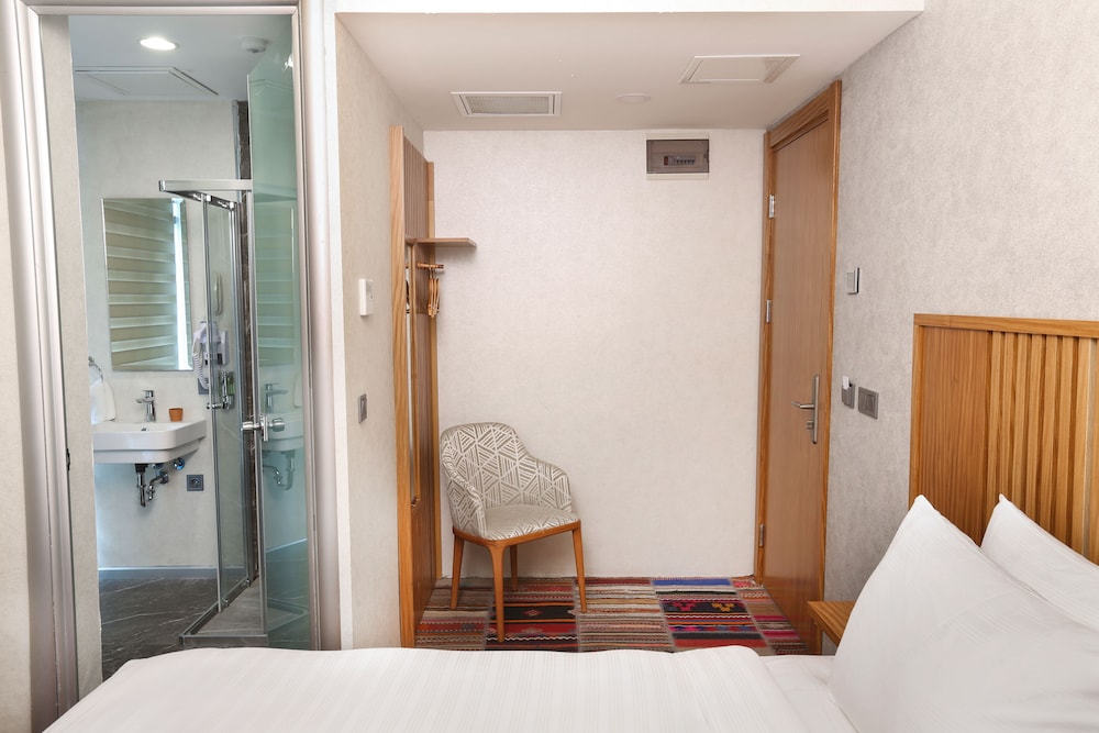 Discovery Hotel 37/69