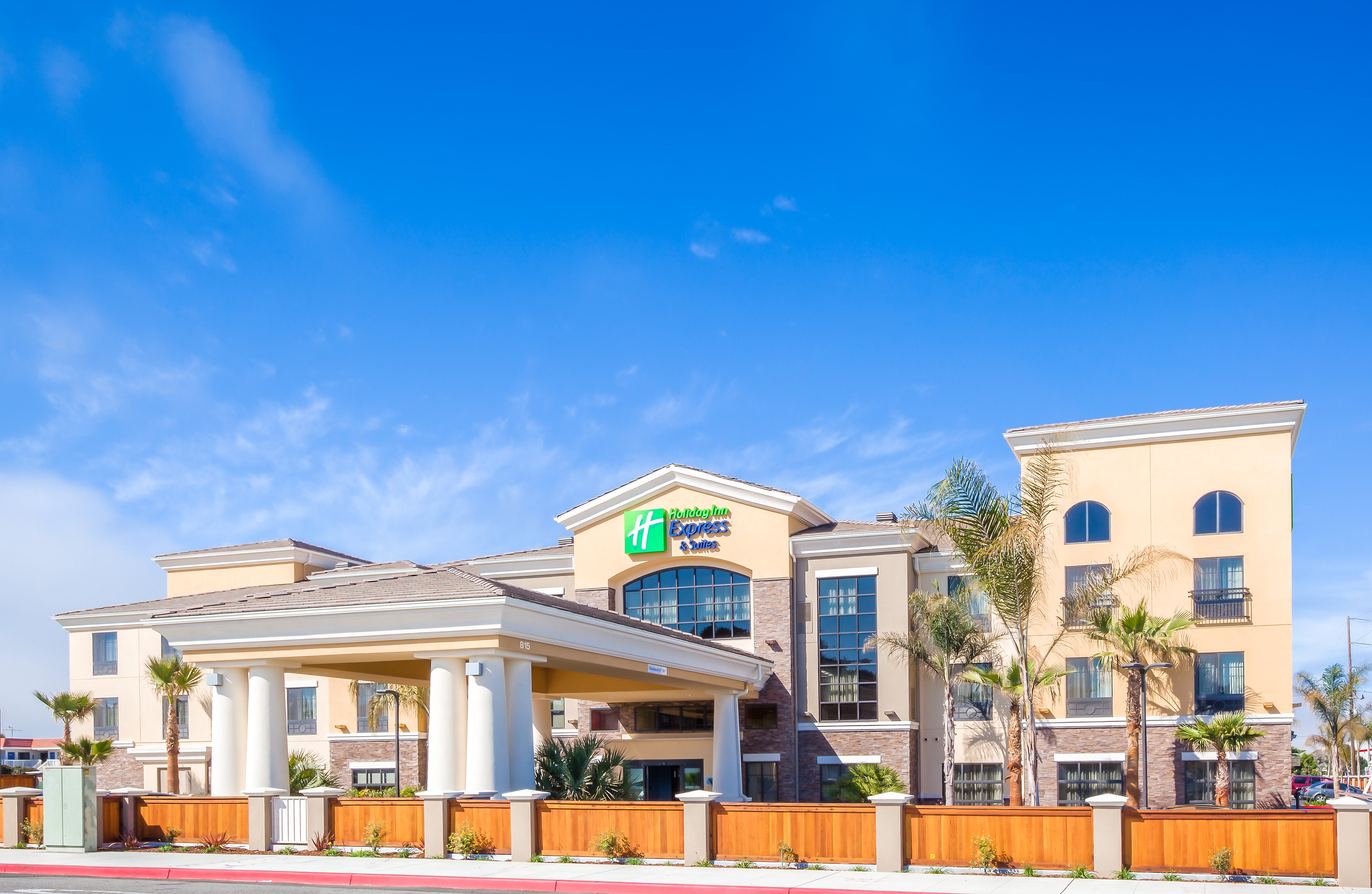 Holiday Inn Express Suites Eureka 4/56