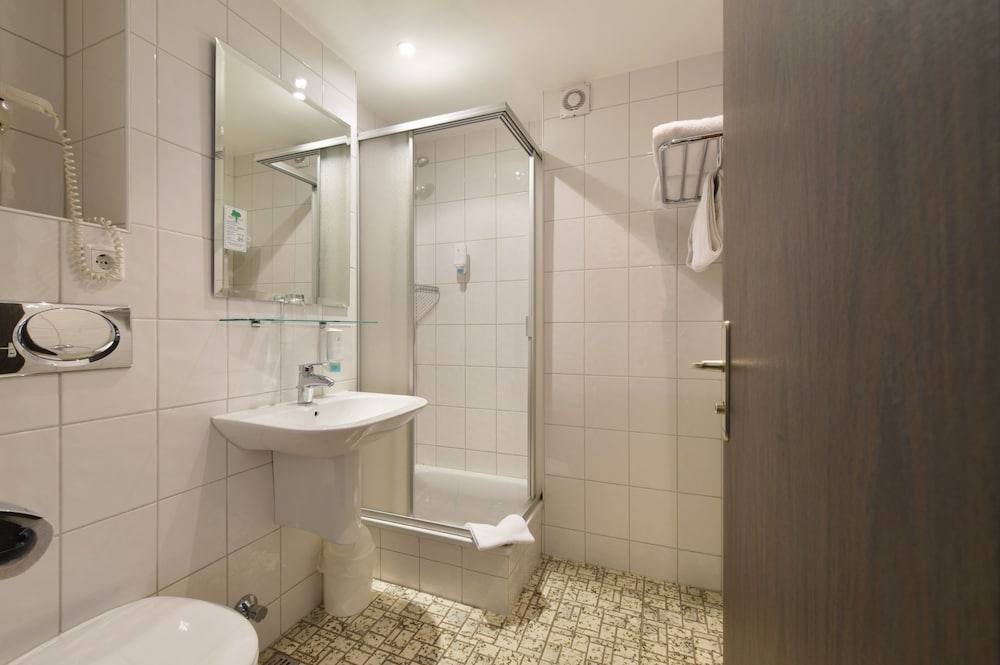 Hotel Schumacher Dusseldorf 29/66