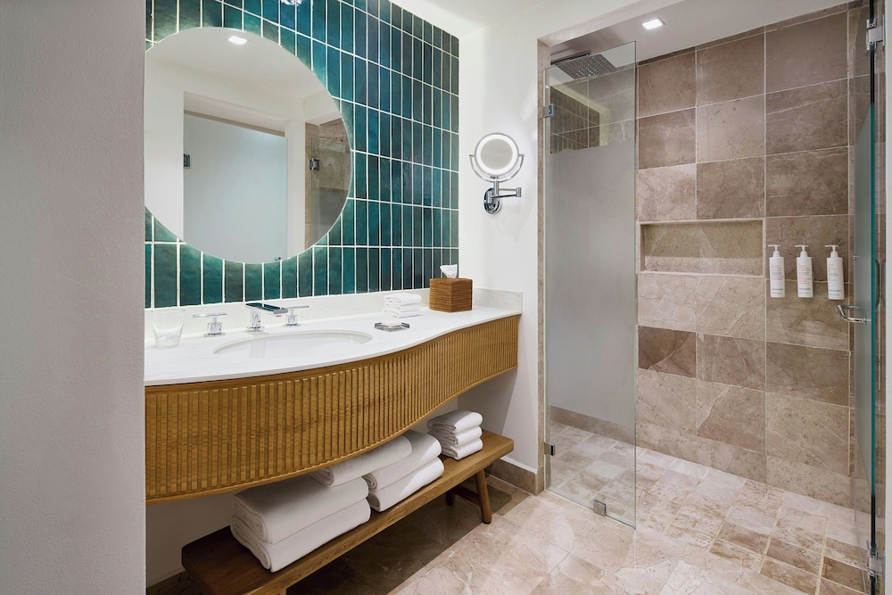غرفة بانورامية بسريرين مزدوجين بإطلالة على البحر بشرفة، Marriott Puerto Vallarta Resort and Spa (ex Casa Magna Marriott Puerto Vallarta Resort and Spa) 9/10