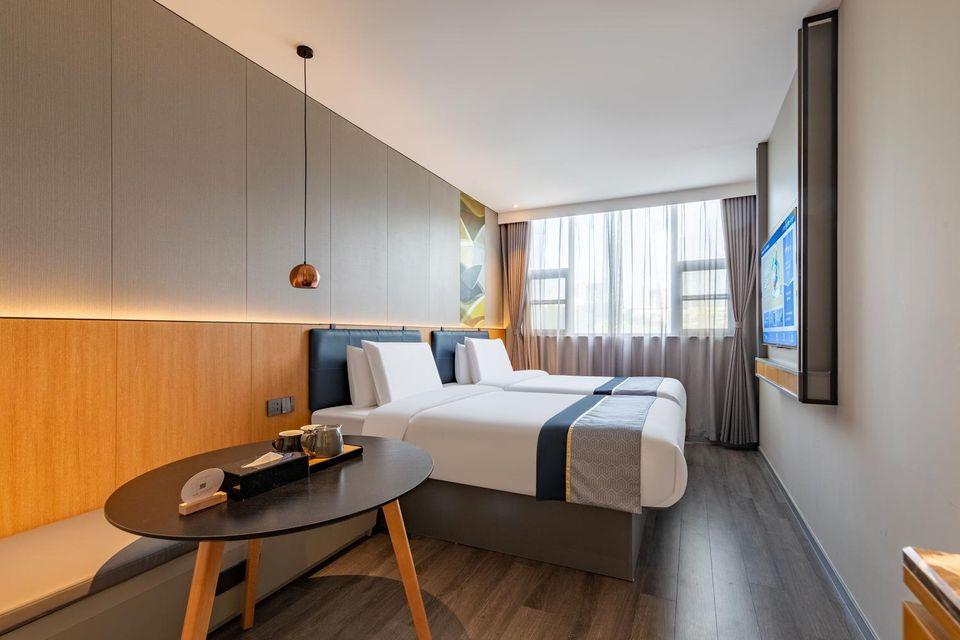 Room, Twin Beds
