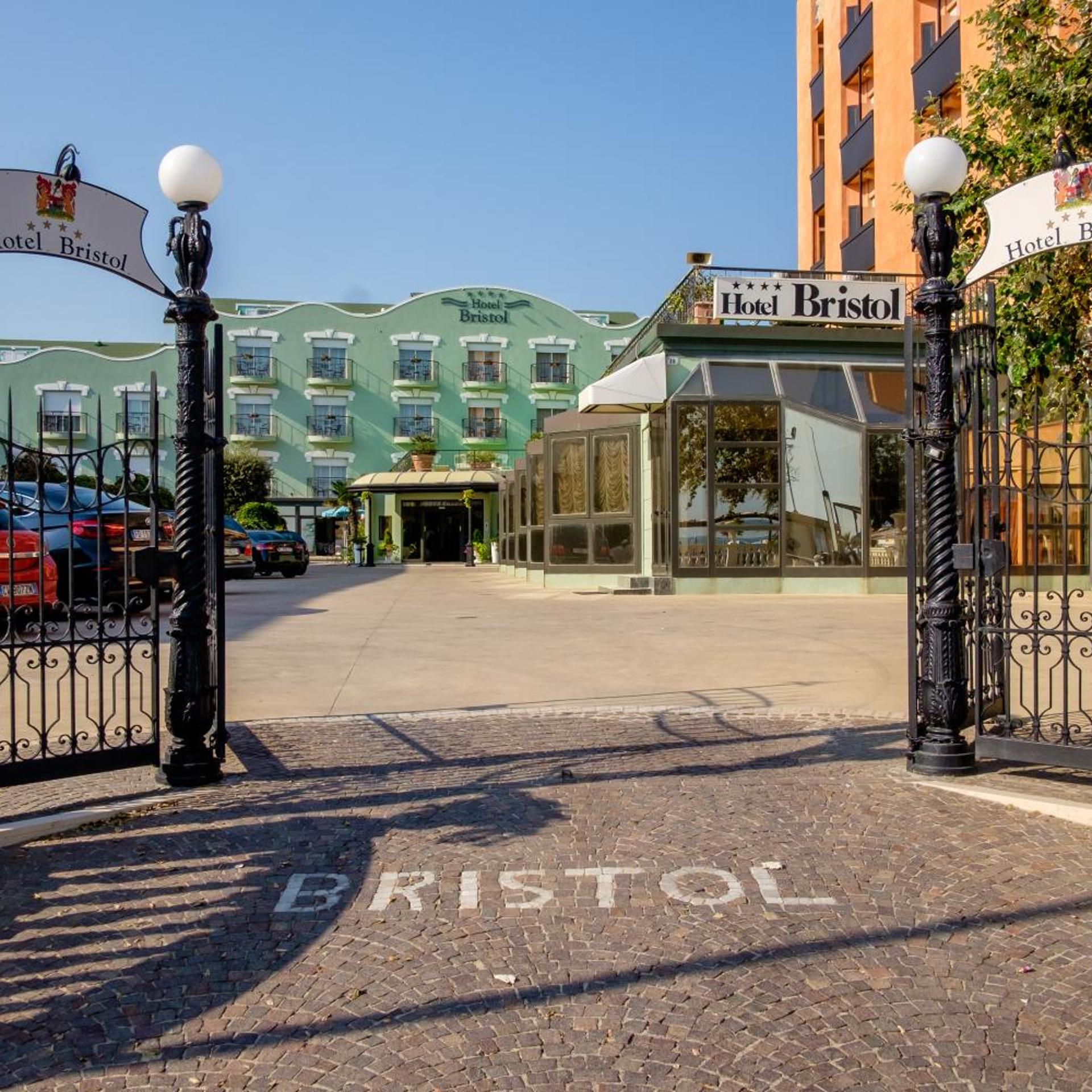 Hotel Bristol 41/50