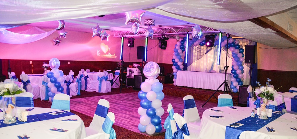 Columbus Grand Hotel and Banquet Center 26/33