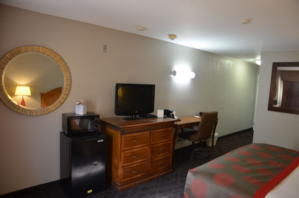 Ramada By Wyndham Barstow 8/36