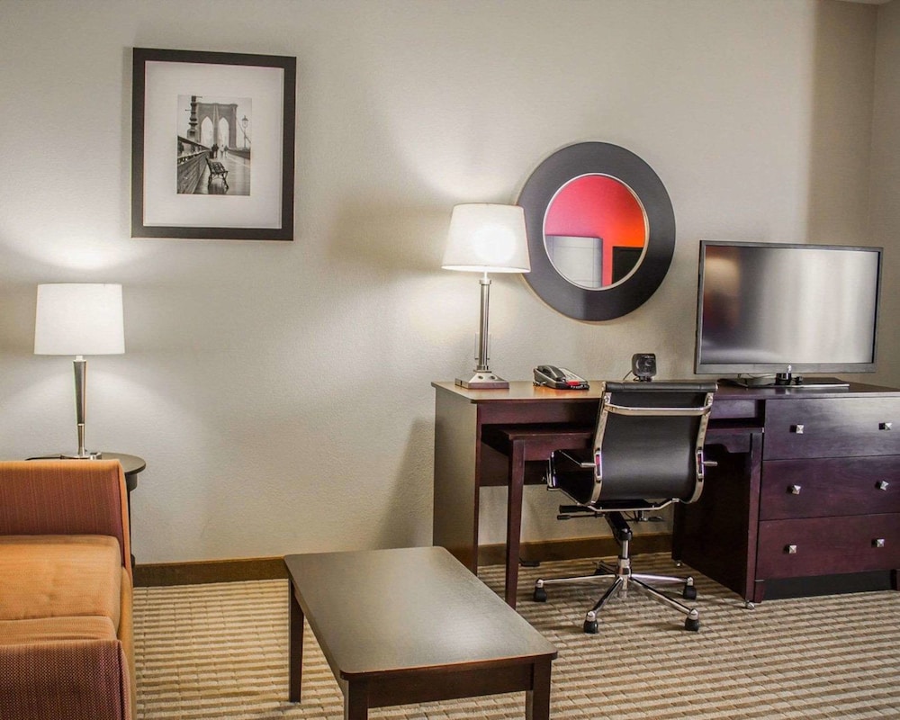Comfort Suites Columbus East Broad 38/48