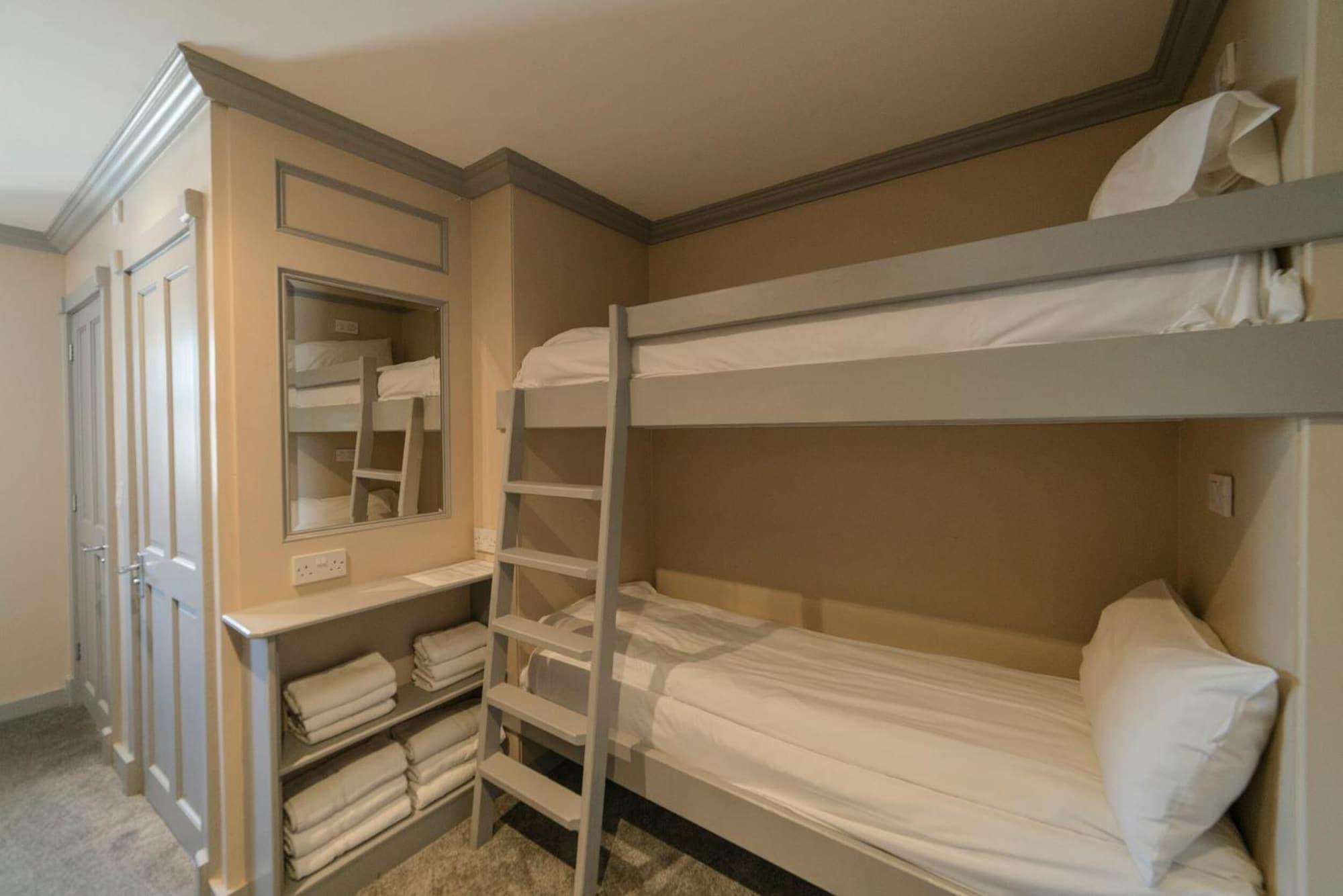 Room, Multiple Beds