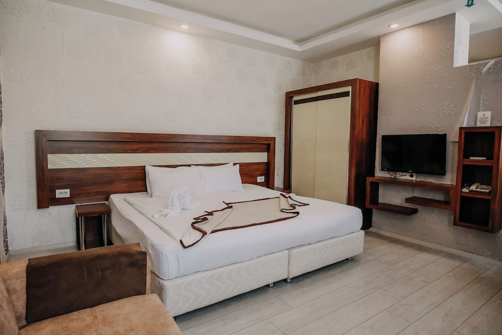 Azd House Hotel 6/50