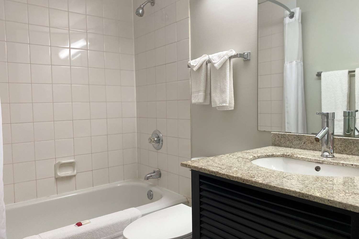 Travelodge by Wyndham Miramichi New Brunswick 34/35