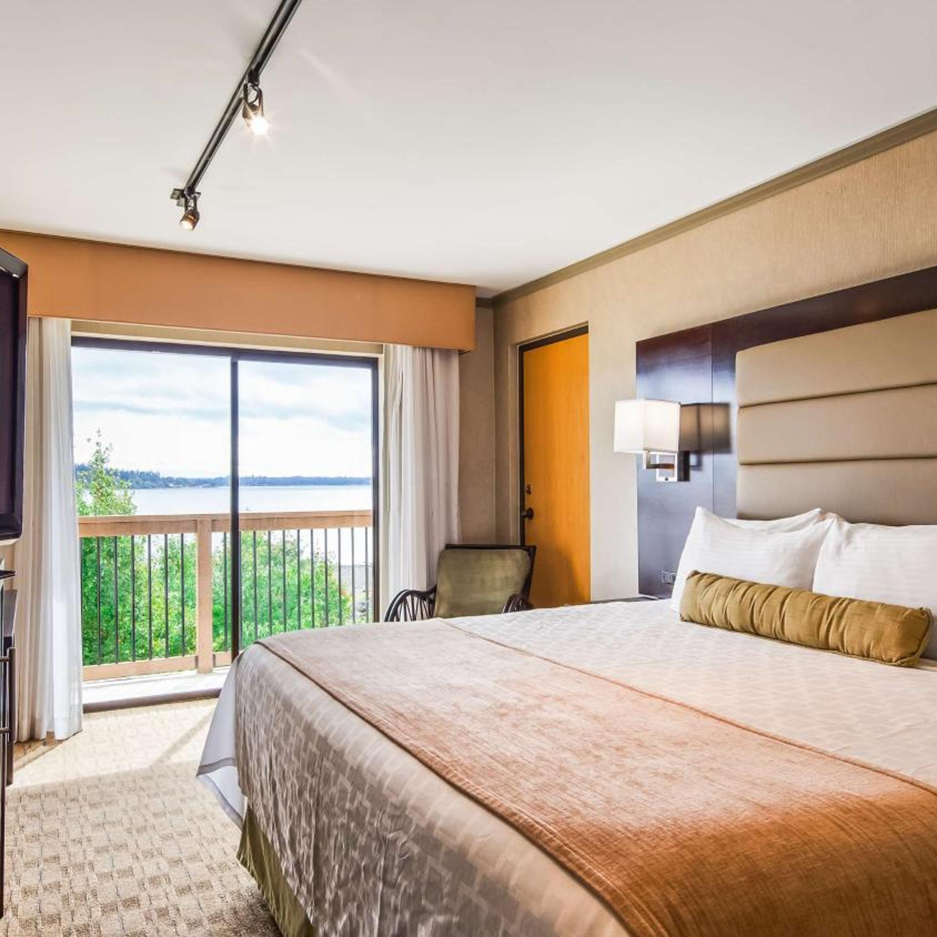 Deluxe, King Bed, Water View