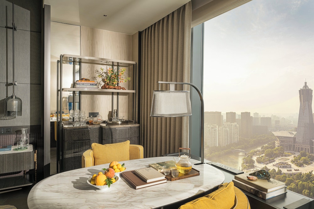 Four Seasons Hotel Hangzhou at Hangzhou Centre 36/55