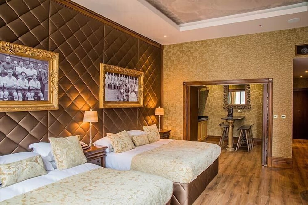LUXURY, STUDIO