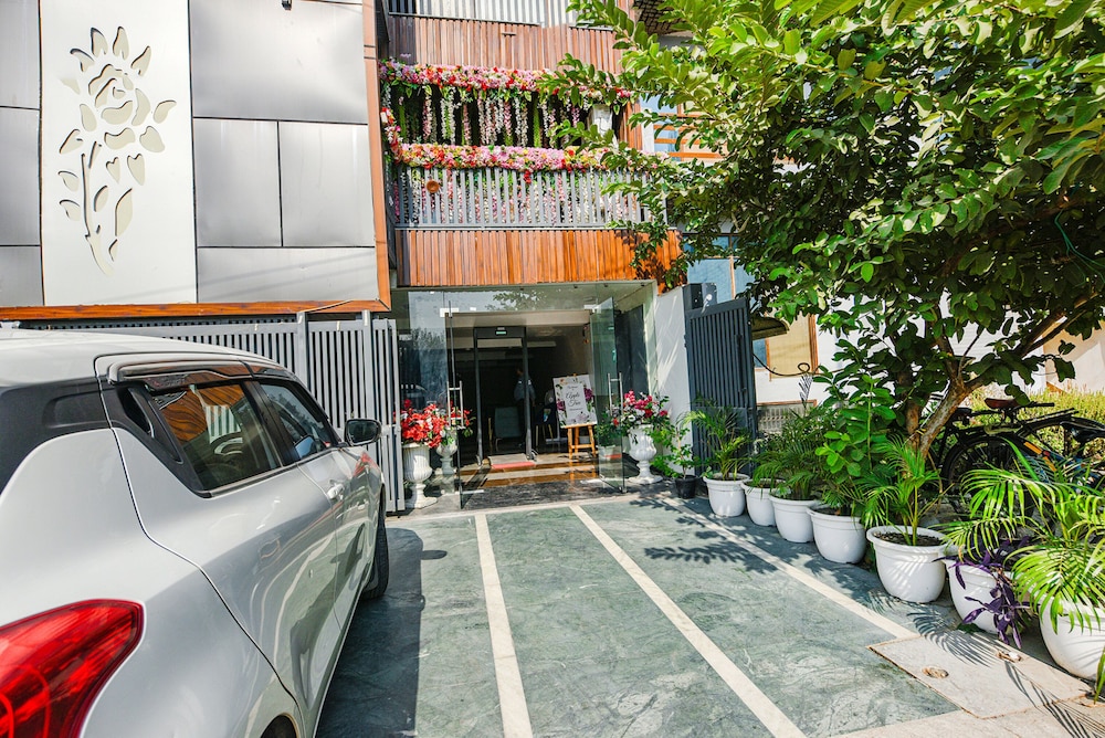 FabHotel Prime Apple Tree Residency, Sector 13 Dwarka, New Delhi 24/24