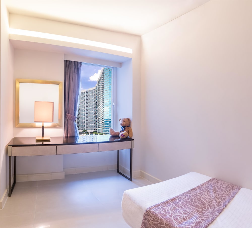Kowloon Harbourfront Hotel 15/48