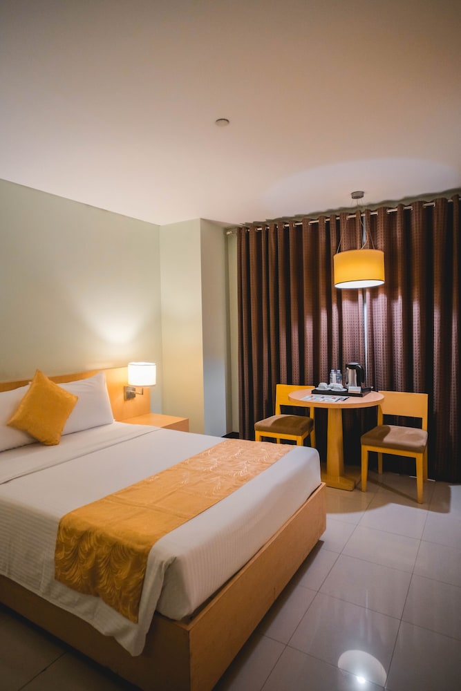 Manila Grand Opera Hotel 12/54