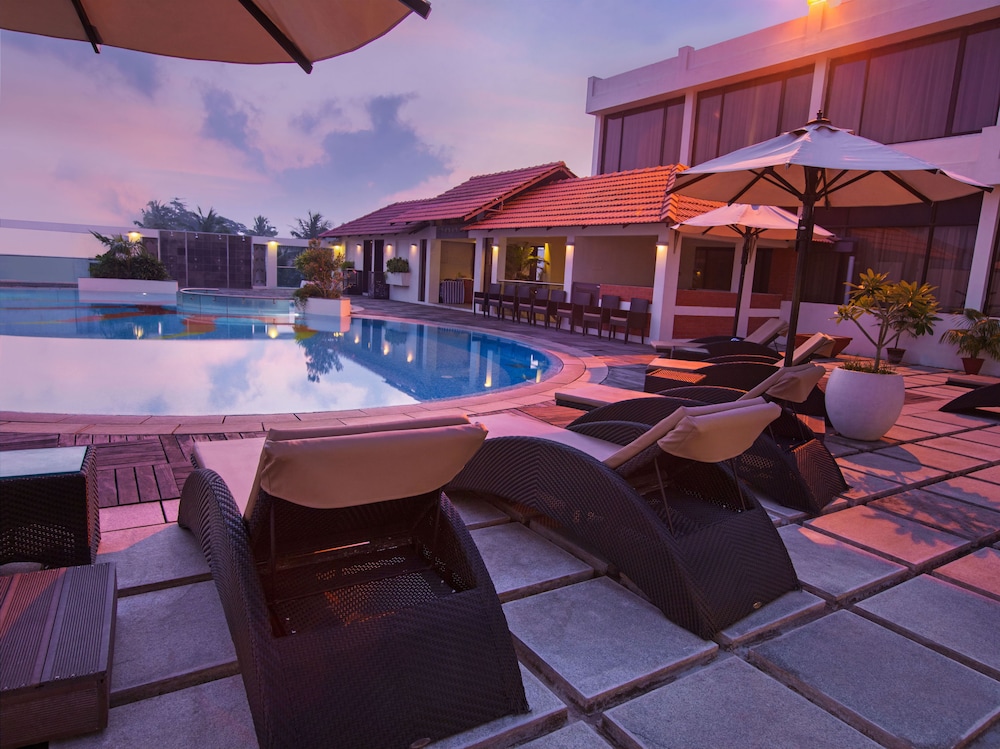 Sunway Manor Hotel 43/45