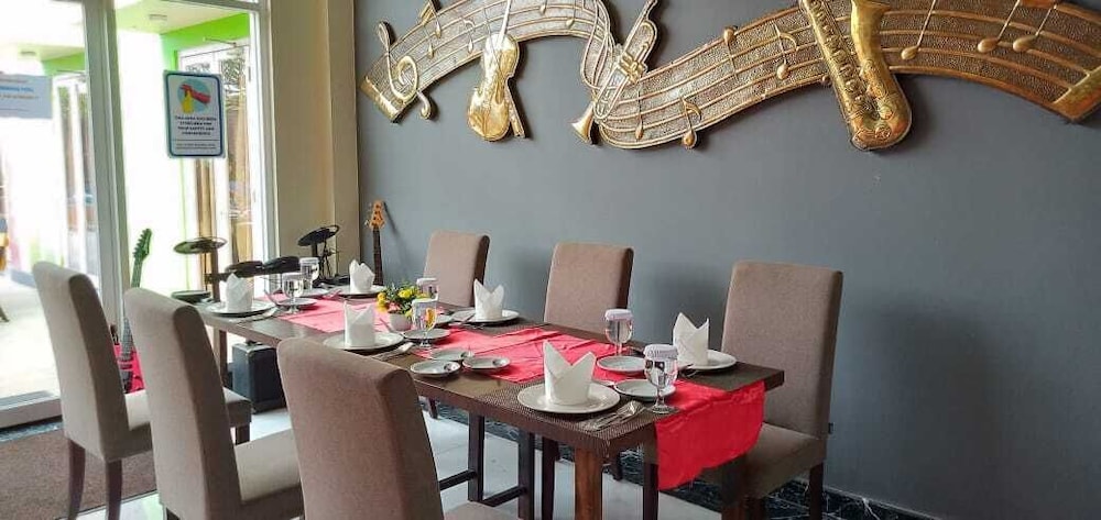 Front One Hotel Purwodadi 49/72