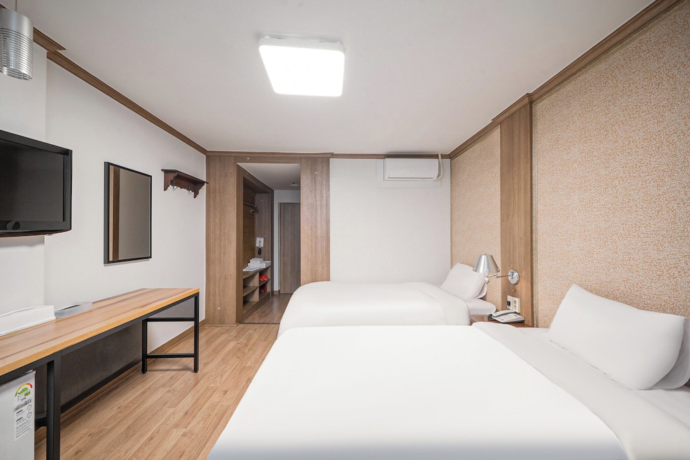 Olympic Hotel 16/49