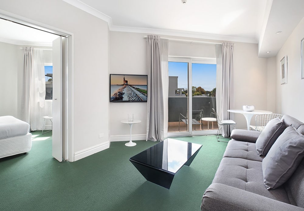 Sydney Airport Suites 24/50