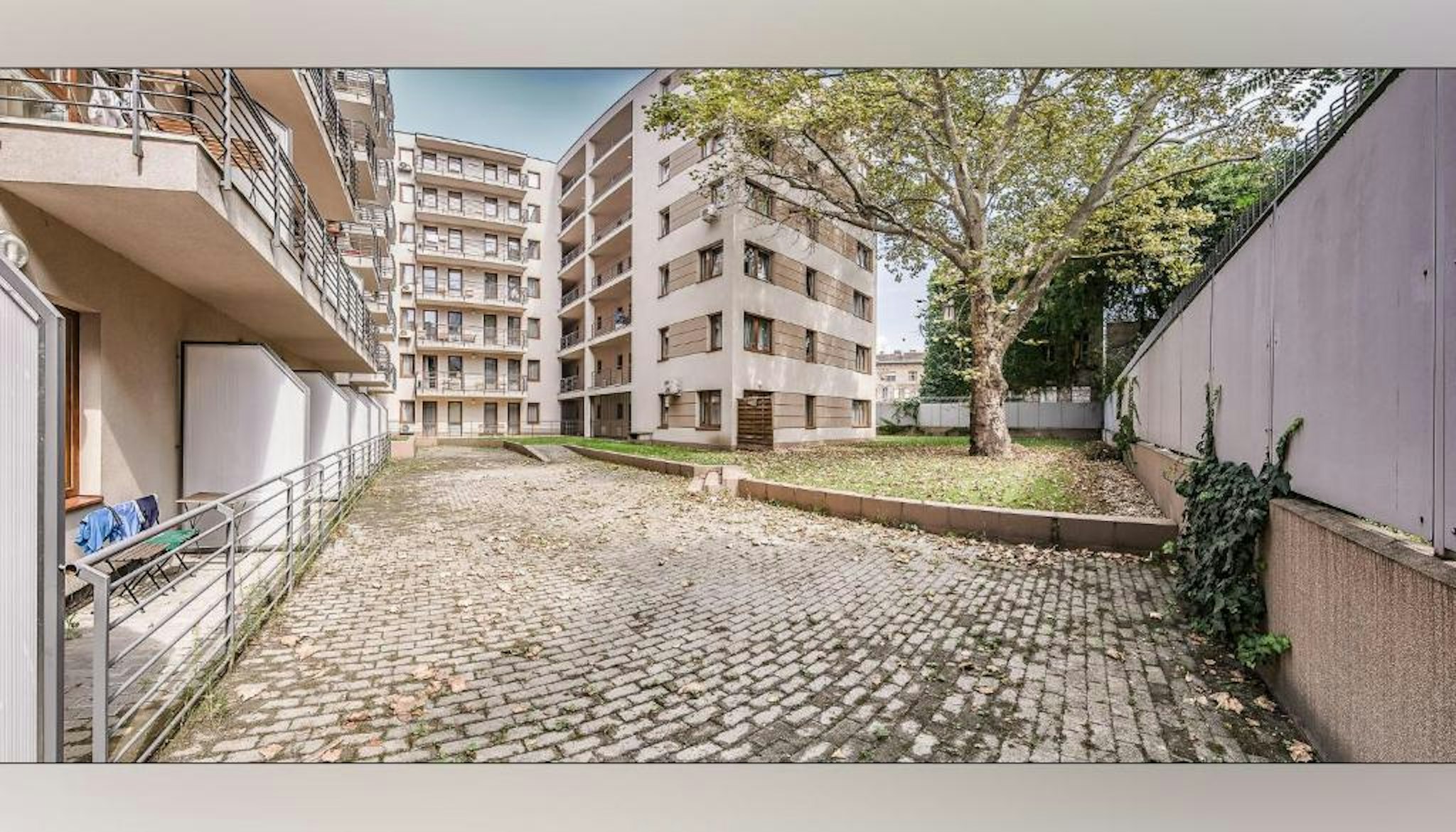 Prince Apartments 23/26