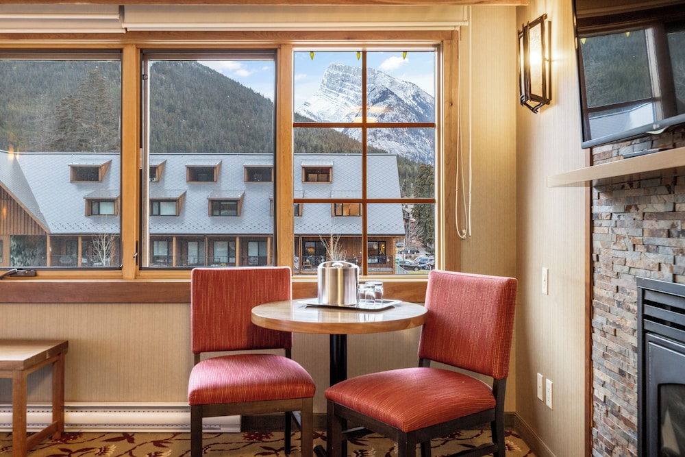 Banff Ptarmigan Inn 51/64