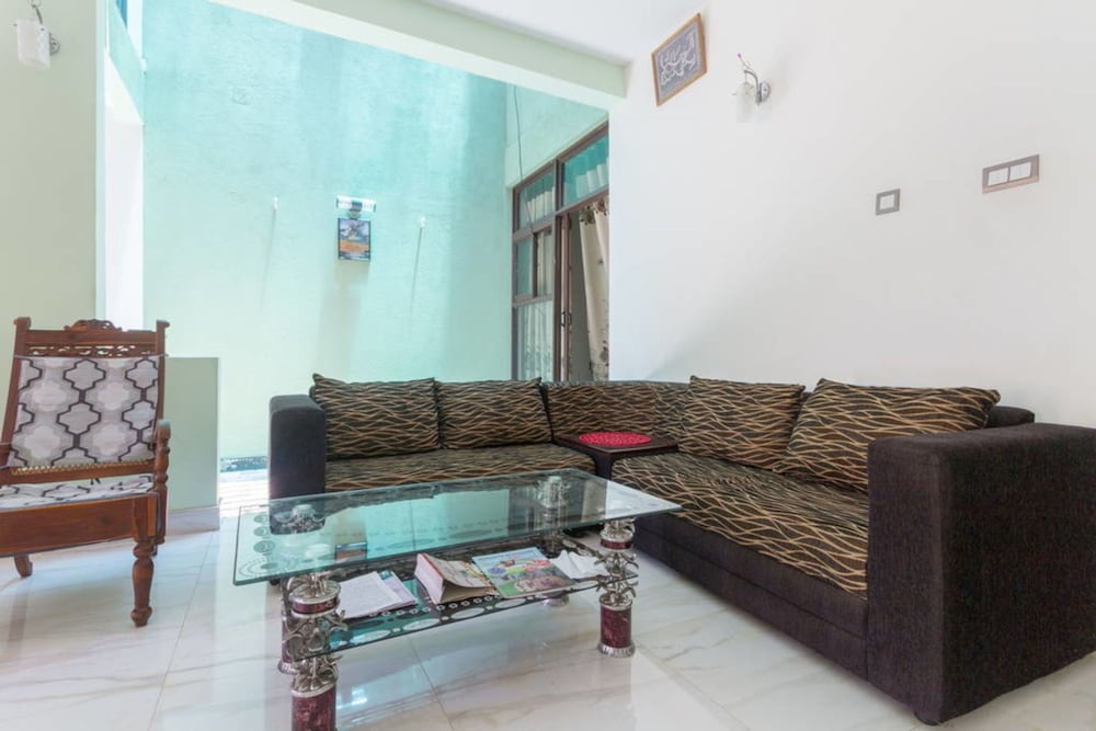 Imran Villa 15/18