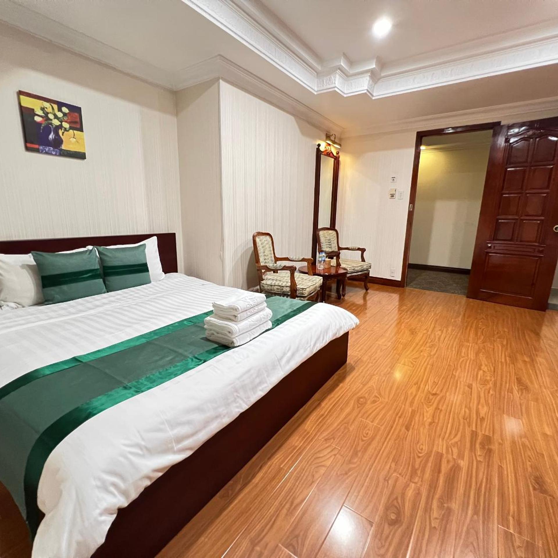 Suite, River View