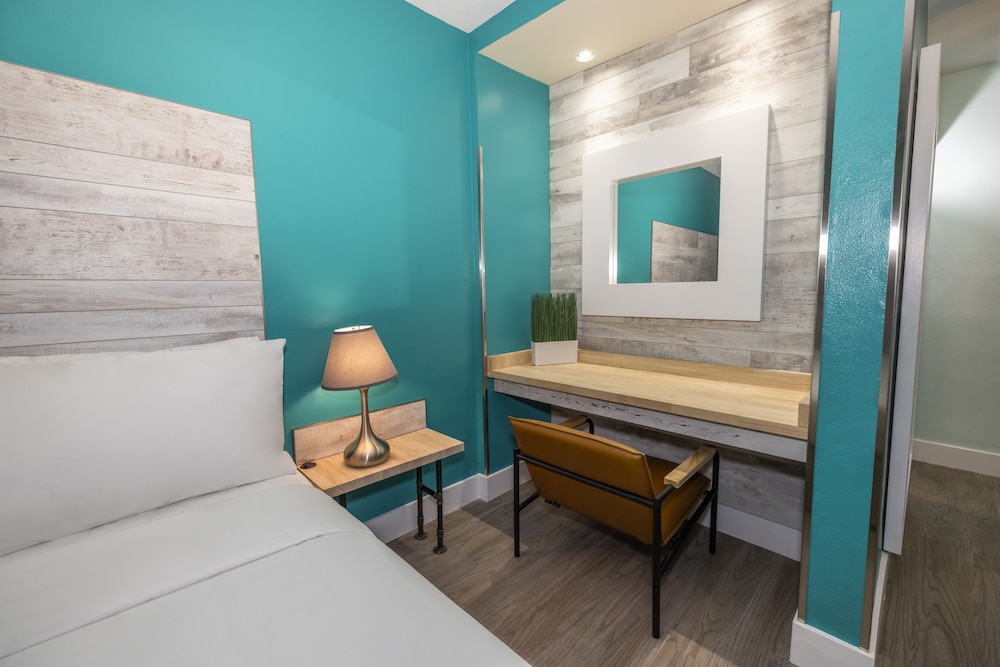 SUITES ON SOUTH BEACH 14/65