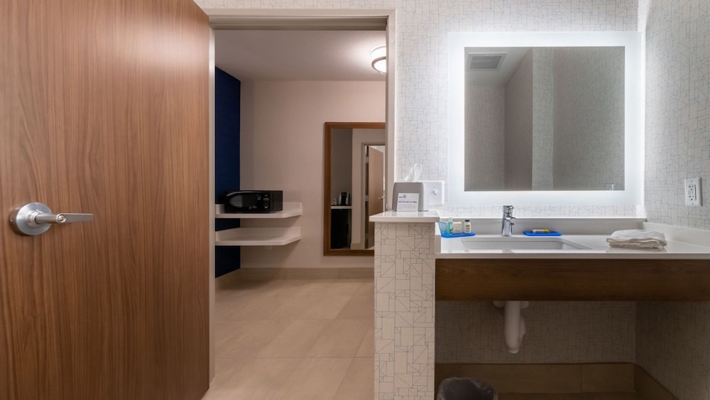 Holiday Inn Express Suites Marion 31/59