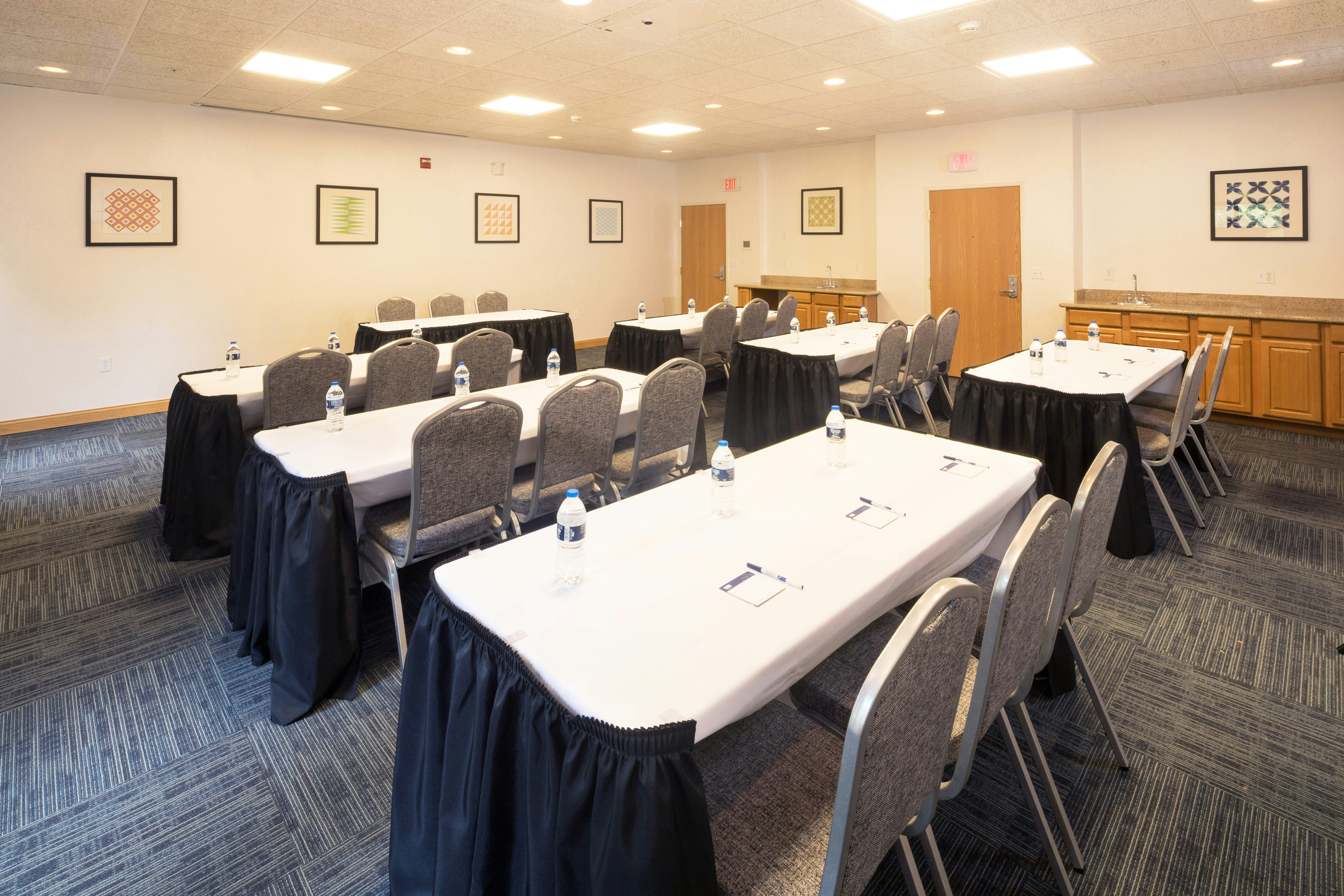 Holiday Inn Express Hotel Suites Detroit Utica 51/54