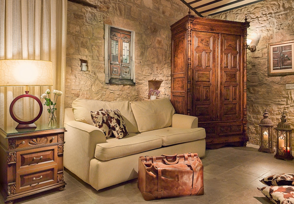 OINOESSA TRADITIONAL BOUTIQUE HOUSES 31/50
