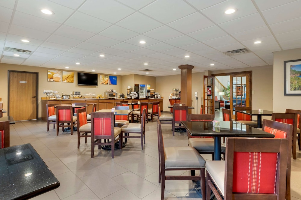 Comfort Inn & Suites Ponca City Near Marland Mansion 26/38