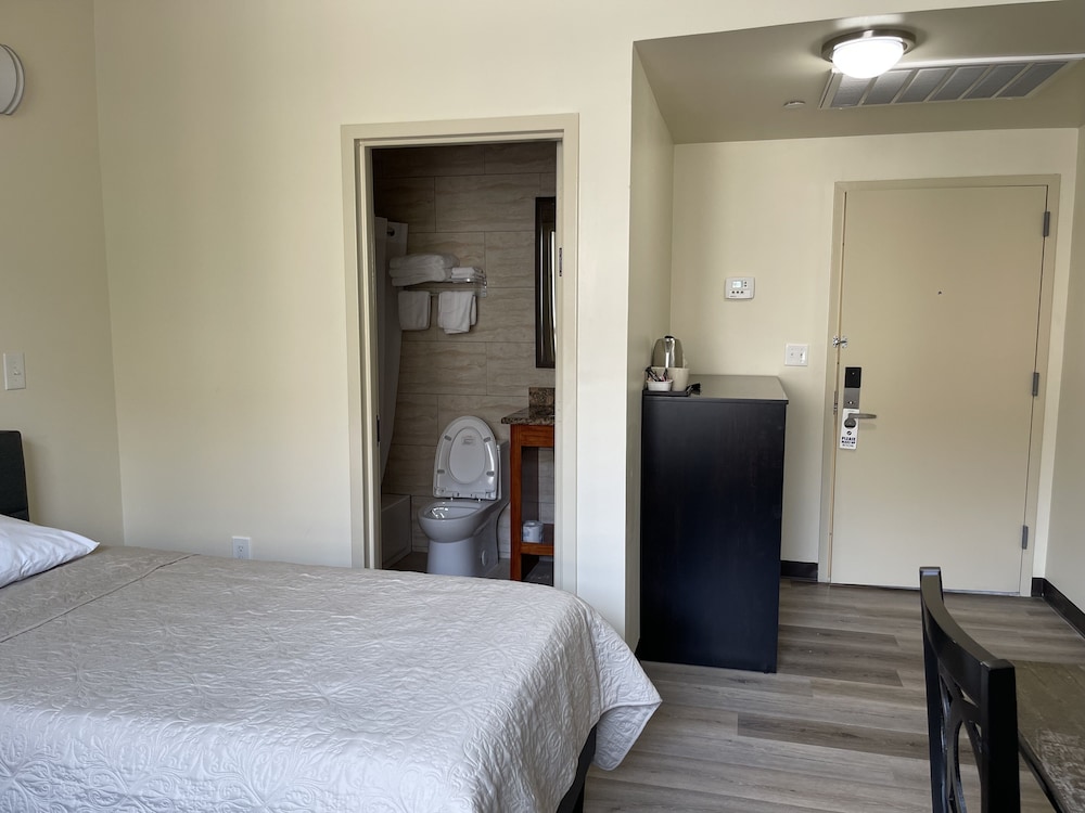 Astoria Inn LaGuardia hotel 6/16