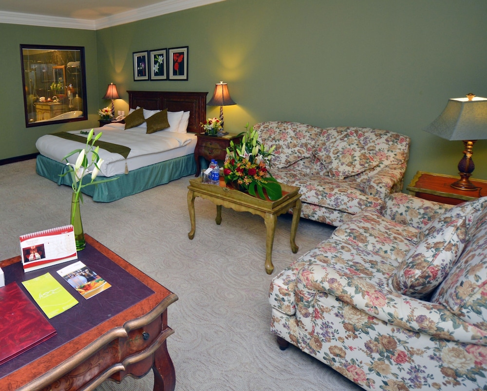 The Convention Center Royal Suites Hotel 32/50