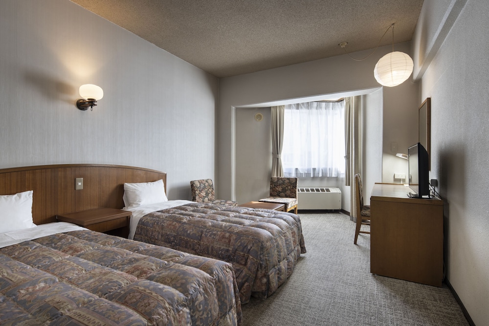 Adex Inn 7/36
