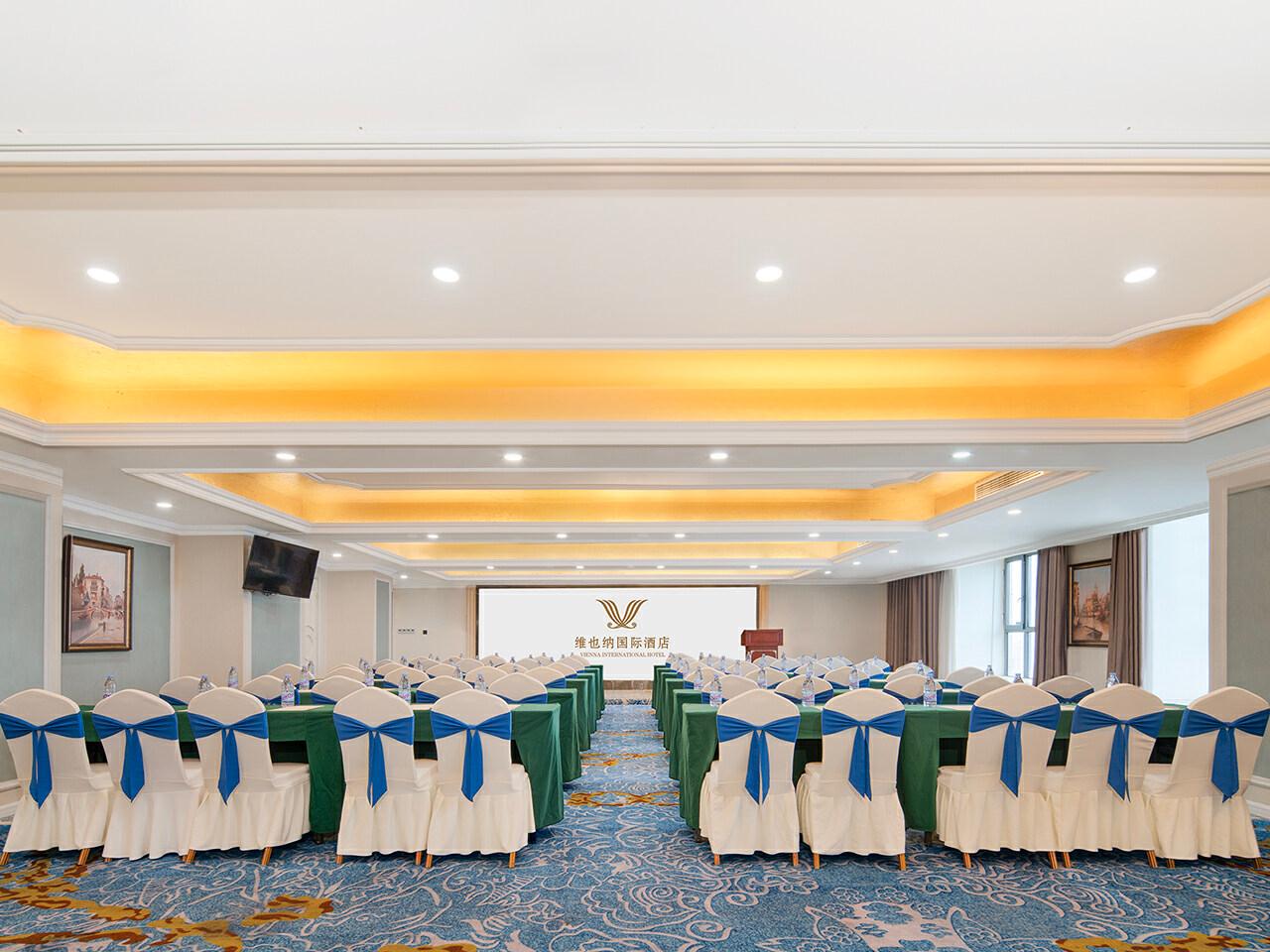 Vienna International Hotel (Chengdu West Railway Station Qingyang Wanda) 42/47