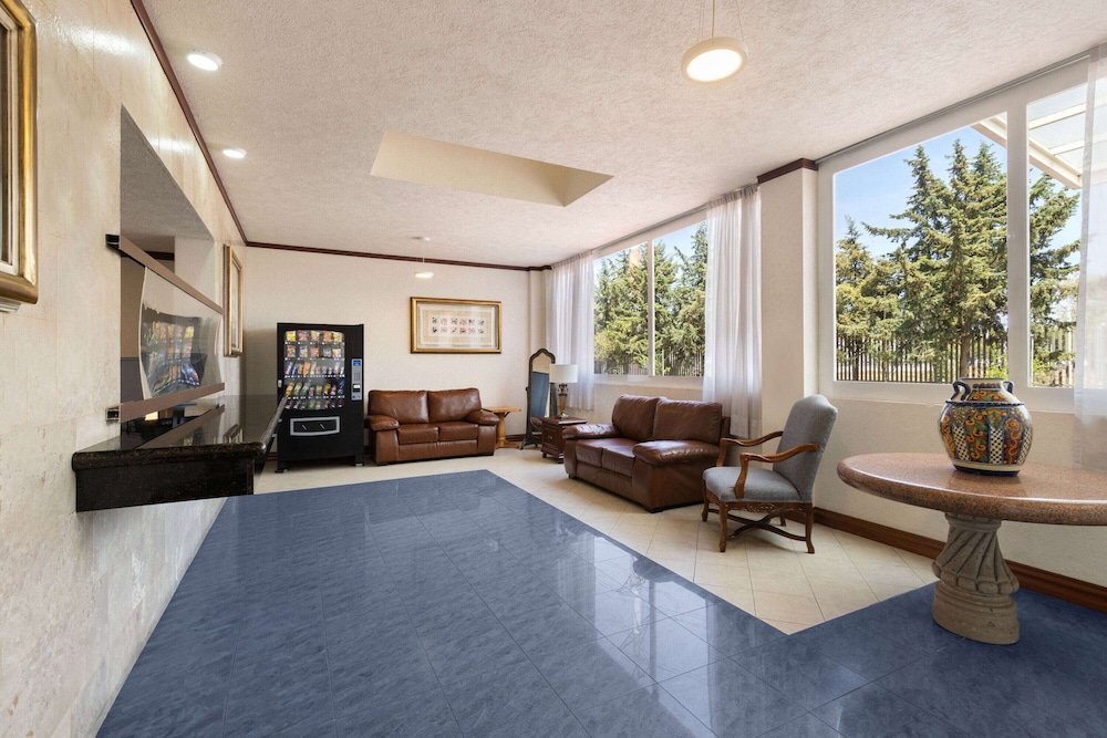 Howard Johnson by Wyndham Toluca 36/49