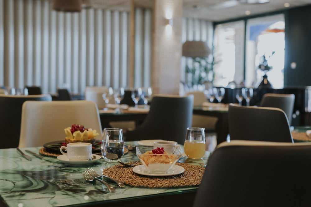 La Laguna Spa And Golf 58/66