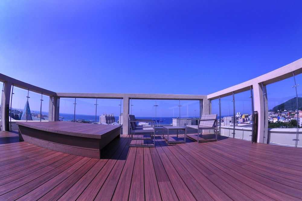Black Sands Hotel 5/45