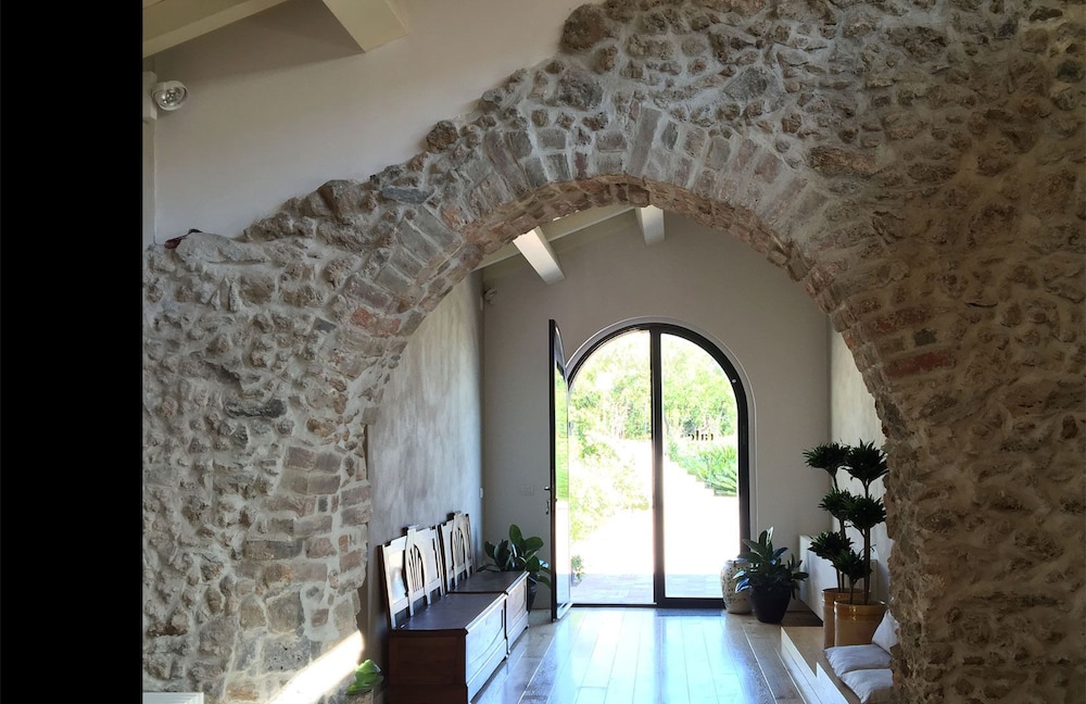 Tale Restaurant & Suite 45/75