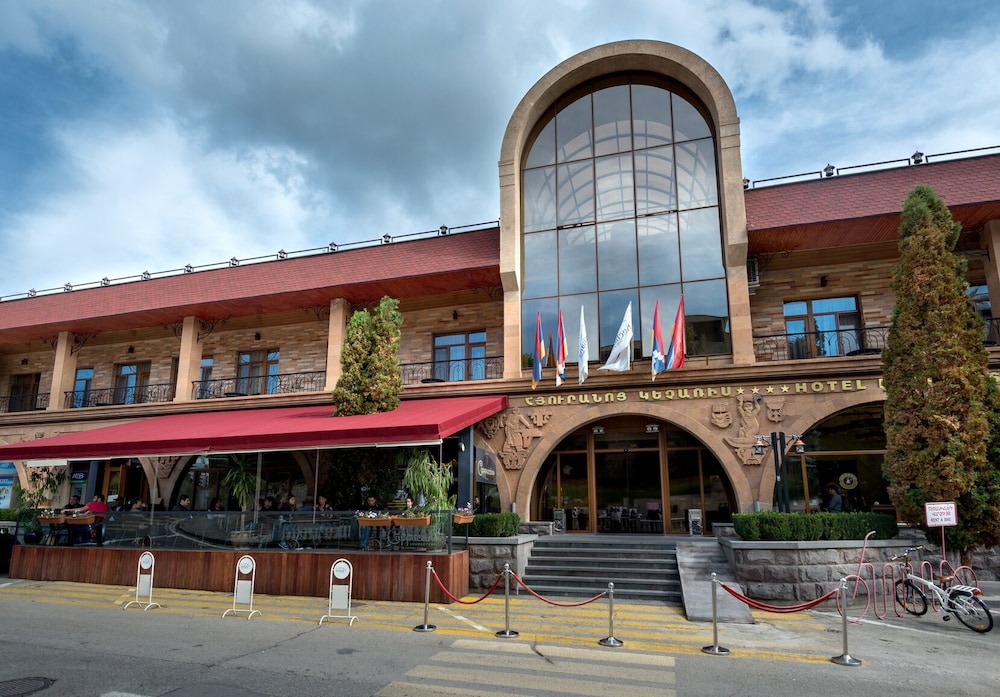 Grace Kecharis in TSAGHKADZOR